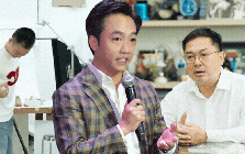 Bí mật của loạt sếp lớn đi livestream bán hàng: Chuyên gia “bóc” cặn kẽ