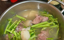 Loại rau 10.000 đồng/bó nhưng chỉ nhặt được 1 "nhúm": Ở nước ngoài có tiền cũng chưa chắc mua được!