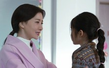 Đứa trẻ 5 tuổi bị nhân viên siêu thị tố cáo ăn trộm, hàng trăm ánh mắt nhìn vào: Bà mẹ có pha xử lý xứng đáng vào SGK