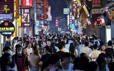Nợ ngập đầu, người khổ sở, kẻ đua nhau lên mạng ‘khoe’ để biến nguy thành cơ: Hé lộ mảng tối trong hệ thống tài chính của nền kinh tế lớn thứ 2 thế giới