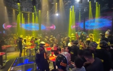 Clip: Hàng trăm cảnh sát đồng loạt đột kích 3 địa điểm ở TPHCM Clip: Hàng trăm cảnh sát đồng loạt đột kích 3 địa điểm ở TPHCM