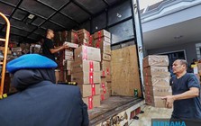 Theo dõi một căn hộ cho thuê suốt 7 ngày, công an bắt giữ 'ông bà trùm' livestream, tịch thu hơn 1.400 món đồ nhái