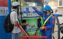 Xăng E10 xuất hiện, nhiều người mua ngay trong giờ đầu mở bán