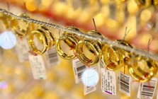 Giá vàng trong nước hôm nay vọt tăng, tiến sát mốc 125 triệu đồng/lượng Giá vàng trong nước hôm nay vọt tăng, tiến sát mốc 125 triệu đồng/lượng