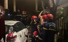 Phá cửa kính cứu 5 người trong vụ cháy nhà giữa đêm ở Đà Nẵng Phá cửa kính cứu 5 người trong vụ cháy nhà giữa đêm ở Đà Nẵng