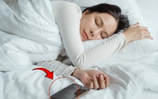 Đi ngủ nhớ để điện thoại ở chế độ này, vừa giảm bức xạ lại ngủ ngon hơn Đi ngủ nhớ để điện thoại ở chế độ này, vừa giảm bức xạ lại ngủ ngon hơn