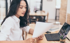 Tại sao ngày càng nhiều người trẻ mắc ung thư dạ dày? Câu trả lời có thể nằm trong thói quen bạn làm mỗi tối!