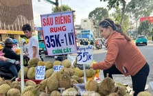Bất ngờ sầu riêng giá 35.000 đồng/kg: 'Bao ăn, bao đổi' Bất ngờ sầu riêng giá 35.000 đồng/kg: 'Bao ăn, bao đổi'