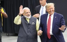 Bị ông Trump áp thuế 25%, nền kinh tế tiên phong của BRICS chịu hậu quả, đồng tiền rơi xuống mức thấp kỷ lục