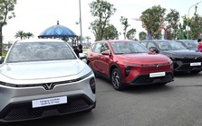 VinFast chính thức bàn giao mẫu MPV Limo Green đầu tiên cho khách hàng: giá 749 triệu đồng, trang bị xịn xò đe dọa Xpander, XL7, Veloz Cross