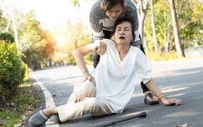 6 việc cần làm ngay và 3 việc không được làm để "cứu mạng" người bị đột quỵ