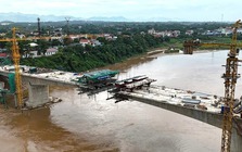Hàng triệu người dân Phú Thọ sắp đón tin vui: Cầu Phong Châu bắc qua sông Hồng sẽ hợp long vào dịp đặc biệt quan trọng