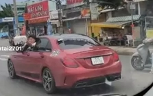 Truy tìm lái xe Mercedes 'quậy' trên đường Truy tìm lái xe Mercedes 'quậy' trên đường