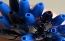 90% người dùng không biết công dụng của chiếc lỗ nhỏ trên nắp bút bi