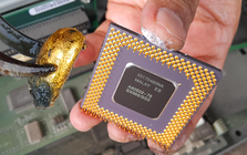 Quăng điện thoại cũ đi là mất cả đống tiền: Đây là cách lấy sạch vàng và palladium chỉ trong 20 phút