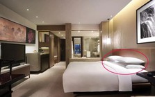Vì sao giường ở khách sạn thường có 4 chiếc gối? Mục đích đặc biệt nhiều người đã bỏ qua