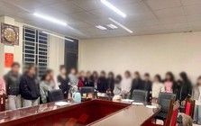 Giải cứu 21 thiếu nữ khi triệt phá đường dây tuyển nhân viên "bấm bài, rót bia" tại quán karaoke