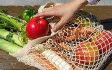 Bất ngờ phát hiện 5 thực phẩm quen thuộc chứa vi nhựa