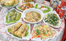 Aeon Mall bây giờ bán cả cỗ Tết "full mâm 10 món", nhìn cực xịn nhưng giá thế nào?