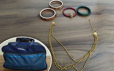Phát hiện chiếc túi chứa 45 lượng vàng, nữ lao công đem nộp cho cảnh sát