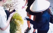 Công an Hà Nội xác minh clip khách Tây bị 'chặt chém' 850.000 đồng chiếc nón lá