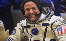 Trở về Trái đất sau 178 ngày ngoài vũ trụ, phi hành gia giác ngộ ra chân lý thay đổi cuộc đời