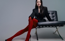 Á hậu Thụy Vân gây chú ý với hình ảnh khác lạ sau sinh lần 2