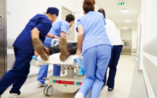 Ngày càng nhiều người mắc ung thư gan, bác sĩ cảnh cáo: 5 thứ tránh càng xa càng tốt