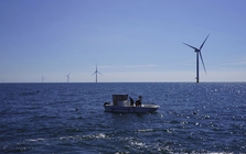 Quyền lực "vàng đen": Giá đắt của mặt trái