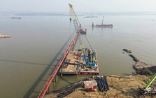 Cận cảnh công trường thi công cầu Thượng Cát hơn 7.300 tỷ đồng bắc qua sông Hồng