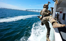 Hàng chục tàu chở dầu Venezuela đang di chuyển bất ngờ bị truy đuổi, buộc phải quay đầu