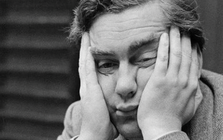 Khối ngoại quay xe bán ròng hơn 2.200 tỷ đồng trong tuần Index chạm tới mốc 1.900, cổ phiếu nào bị "xả" mạnh nhất?