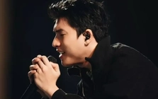 Hieuthuhai, Phùng Khánh Linh được fan bao vây ở Đông Anh