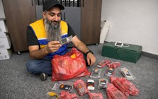 Đặt mua điện thoại Nokia, người đàn ông nhận hàng sau 16 năm