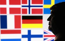 Ngoại trưởng Hà Lan gọi đòn thuế của ông Trump là 'tống tiền', EU họp khẩn