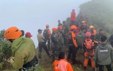 Rơi máy bay Indonesia: Tìm thấy nạn nhân đầu tiên, cứu hộ vô cùng khó khăn