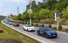 VinFast lập kỷ lục chưa từng có, doanh số bằng tổng 3 đối thủ xếp sau cộng lại