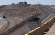 Phát hiện 91 xe tải Trung Quốc không người lái, âm thầm chở 100 tấn hàng, di chuyển sát nhau, hoạt động xuyên đêm không cần ánh sáng