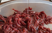 Thêm 1 loại quả vào ướp, thịt bò nấu xong mềm mọng, thơm ngon, bổ sung sắt cực tốt