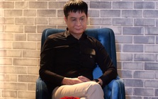 Đạo diễn Lê Hoàng bật khóc nức nở