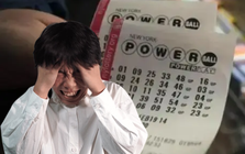 Người đàn ông trúng xổ số 28 tỷ đồng, đi đổi thưởng thì bị từ chối, đại lý thông báo: "Anh chưa trả tiền mua vé"