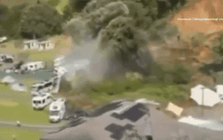 Kinh hoàng khoảnh khắc khối đất đá đổ ập xuống khu cắm trại nổi tiếng, nhiều người được báo cáo mất tích, tiếng la hét cầu cứu tuyệt vọng từ khu nhà vệ sinh