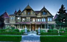 Những bí mật kinh hoàng về "ngôi nhà kỳ lạ nhất từng được xây dựng" có hơn 200 phòng, 10.000 cửa sổ và 2.000 cửa ra vào