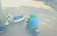 Truy bắt 2 nghi phạm mặc áo Grab cướp ngân hàng ở Gia Lai, lấy đi 1,8 tỷ đồng