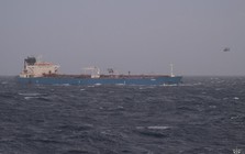 Bị nghi treo cờ giả, tàu chở dầu đến từ Nga bị nước EU bắt giữ, tổng thống tuyên bố 'không để lọt bất cứ thứ gì'