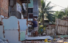 Người dân tháo dỡ nhà phục vụ dự án cải tạo kênh ô nhiễm bậc nhất TP.HCM