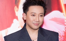 Trấn Thành ngồi Rolls-Royce 30 tỷ đi sự kiện, thái độ khi fan xin chụp ảnh chung gây chú ý