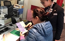 Gửi tiết kiệm 94 tỷ để dưỡng già, lúc cần tiền chữa bệnh thì tài khoản chỉ còn hơn 10 triệu: Cú sốc của người phụ nữ tuổi ngoài 60