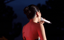 Thượng uý Quân đội đắt show nhất hiện nay: Nữ thần mở màn concert quốc gia, giọng hát càng nghe càng thích