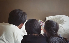 Cuộc sống 20 năm sau của 2 gia đình "sinh con gái đầu lòng" và "sinh con trai đầu lòng" gây ngỡ ngàng: Đúng là hơn nhau ở tư duy!